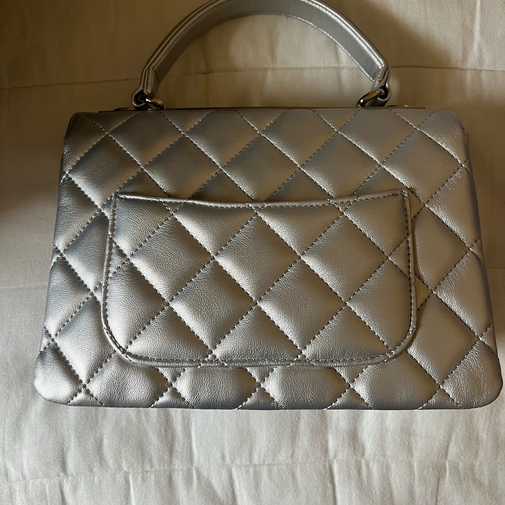 Elegant Silver Quilted Handbag